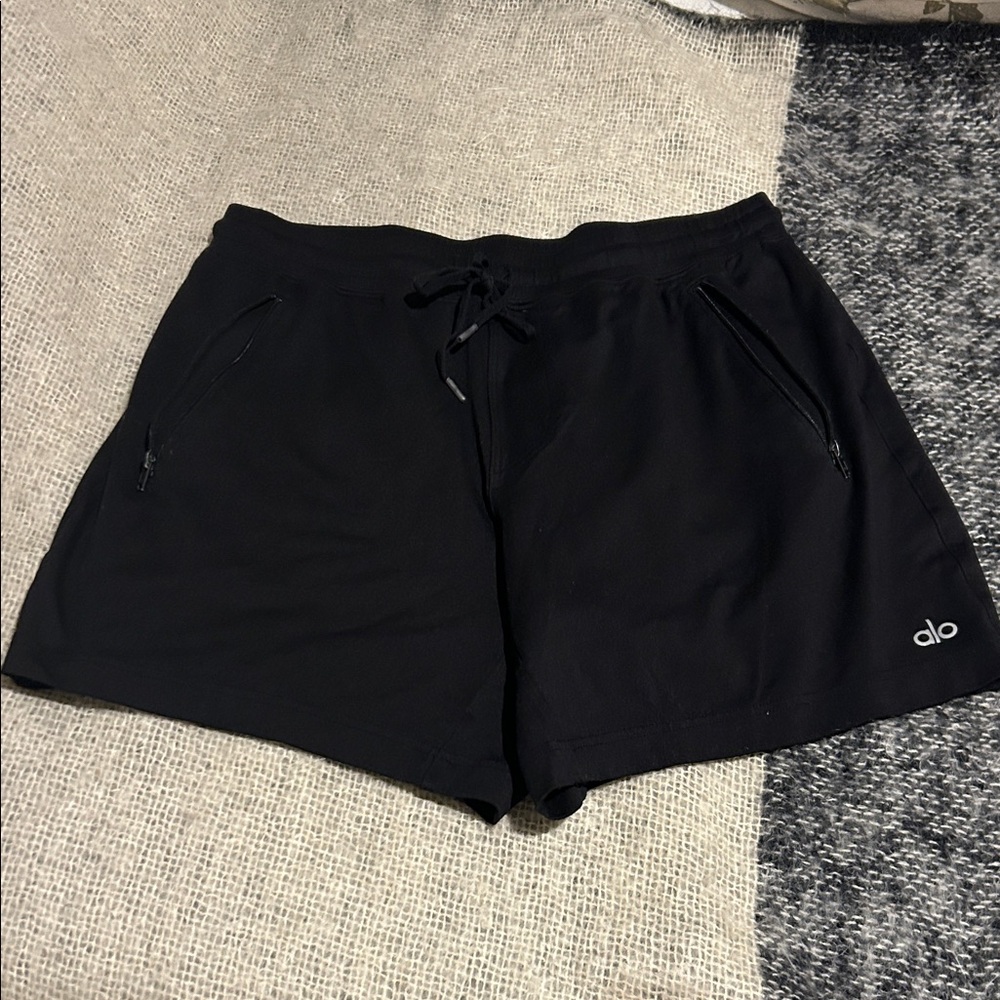ALO Yoga Men's Black Athletic Drawstring Shorts